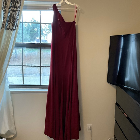 NWT Burgundy Kleinfield One Shoulder Dress - Picture 4 of 5